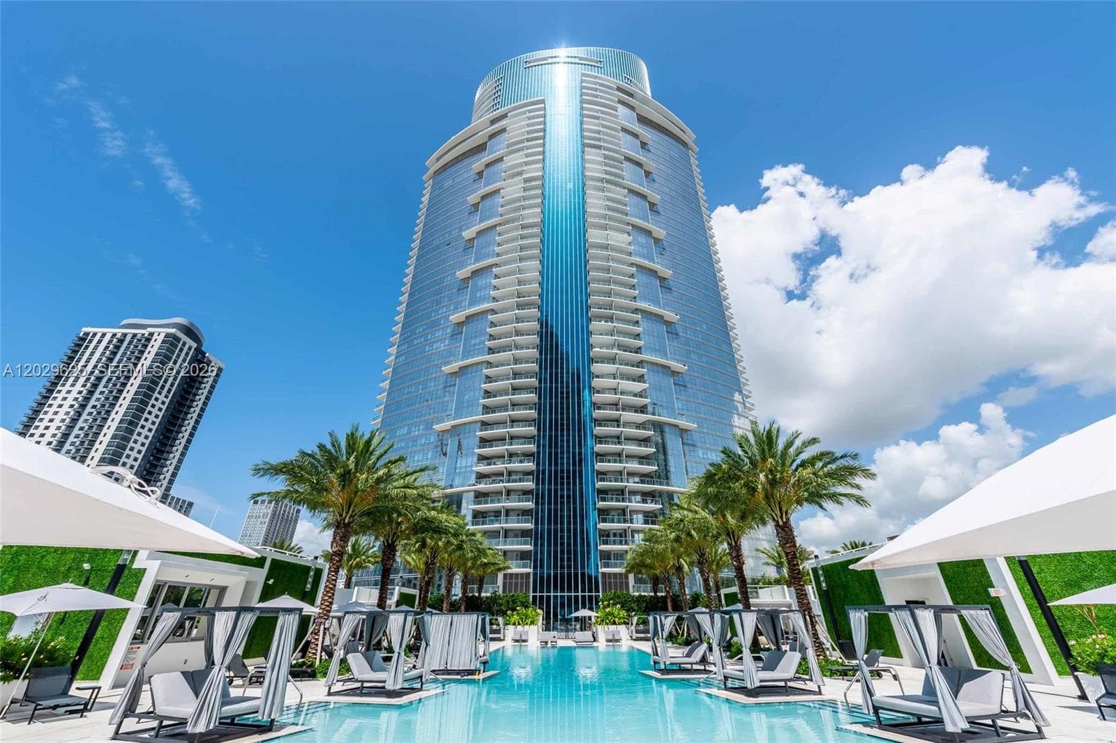 851 NE 1st Ave # 1705, Miami FL 33132 — 1
