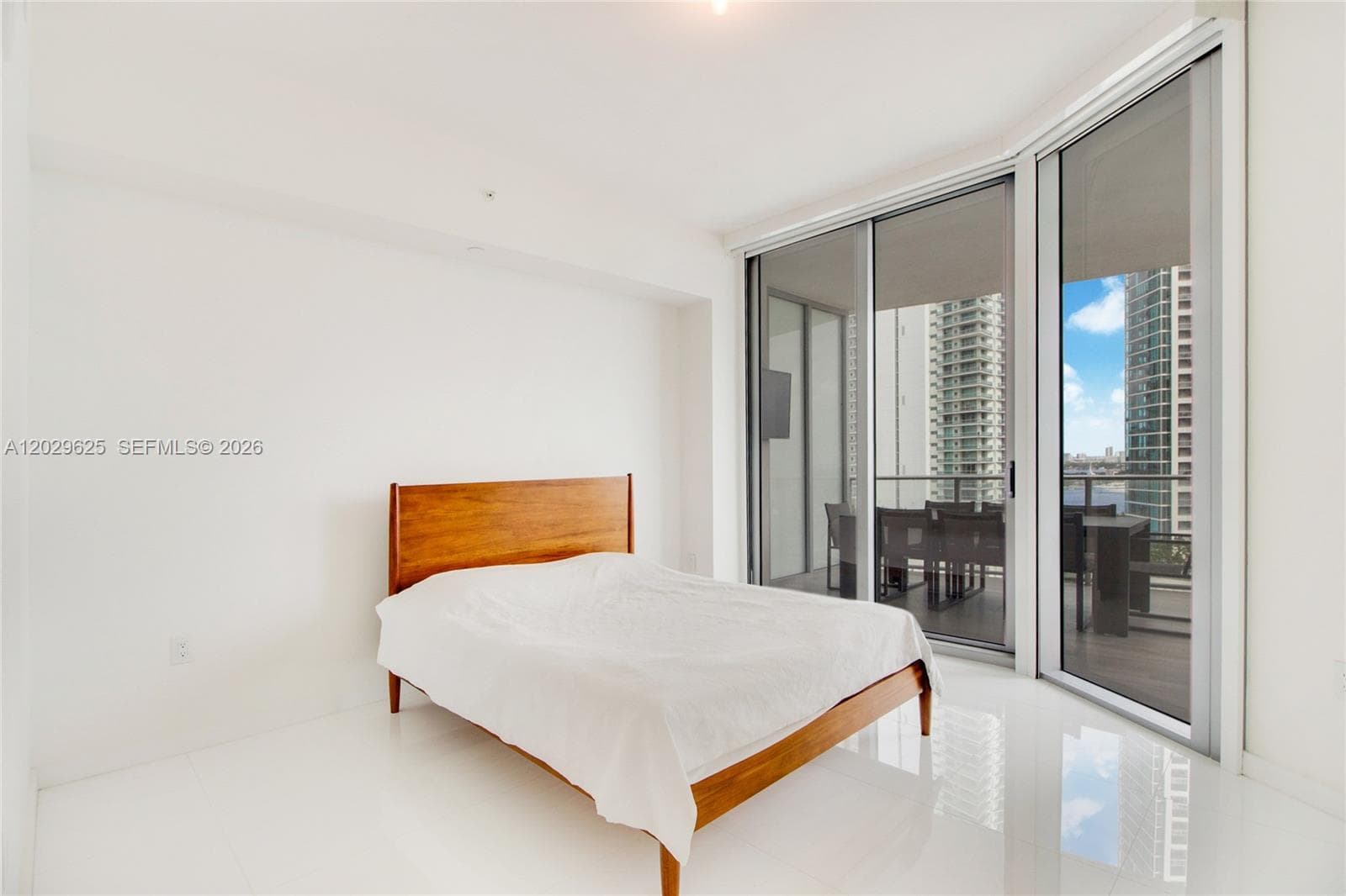 851 NE 1st Ave # 1705, Miami FL 33132 — 9