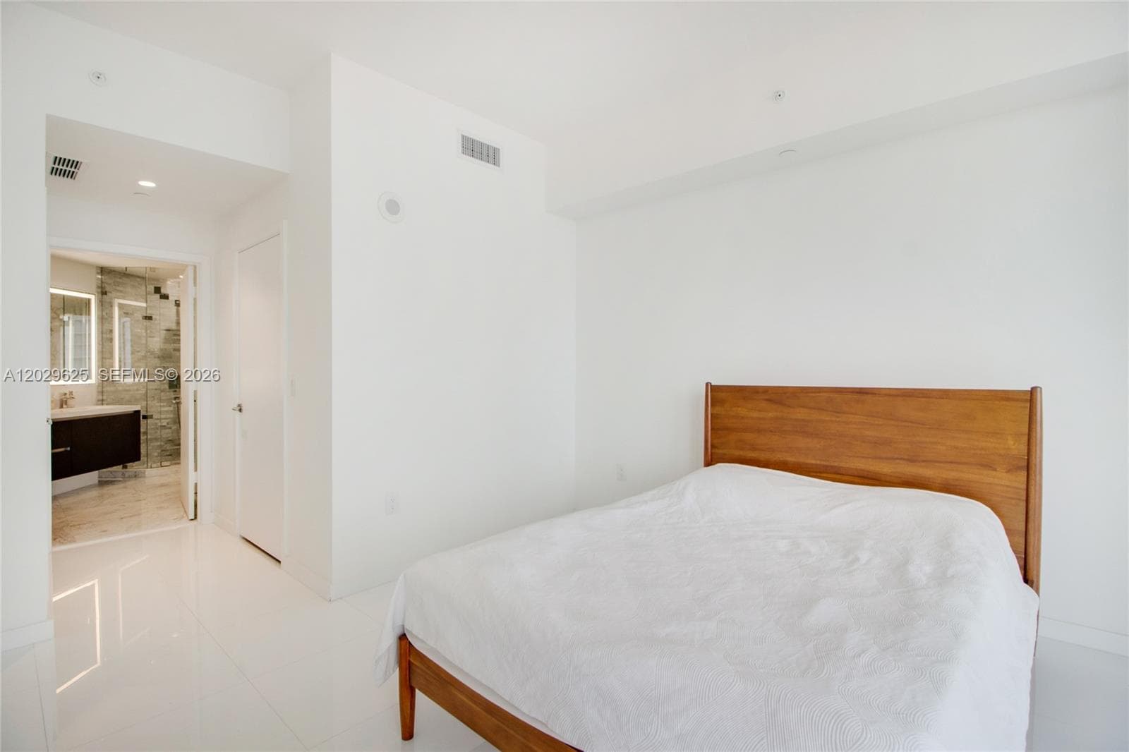 851 NE 1st Ave # 1705, Miami FL 33132 — 10