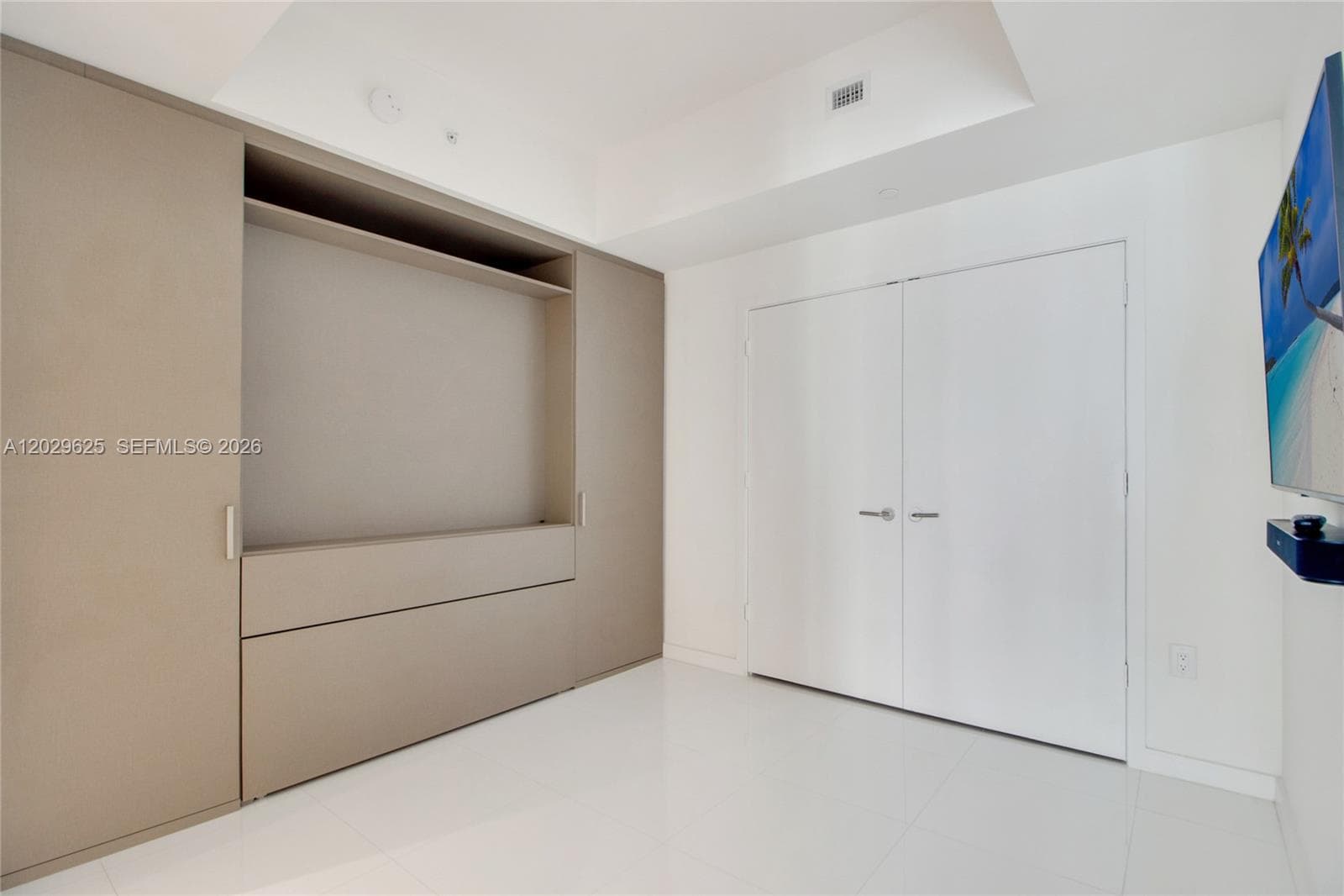 851 NE 1st Ave # 1705, Miami FL 33132 — 14