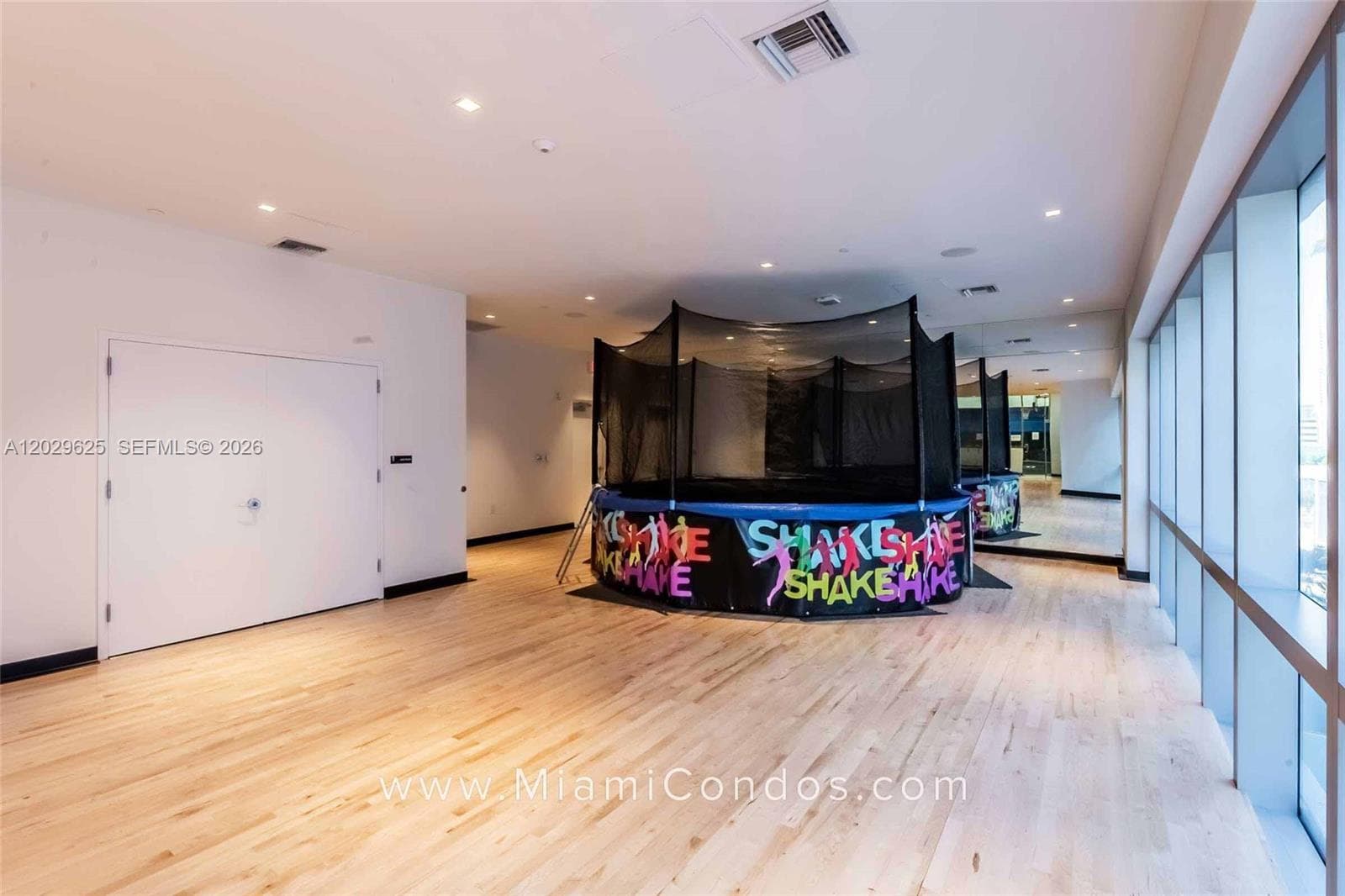 851 NE 1st Ave # 1705, Miami FL 33132 — 41