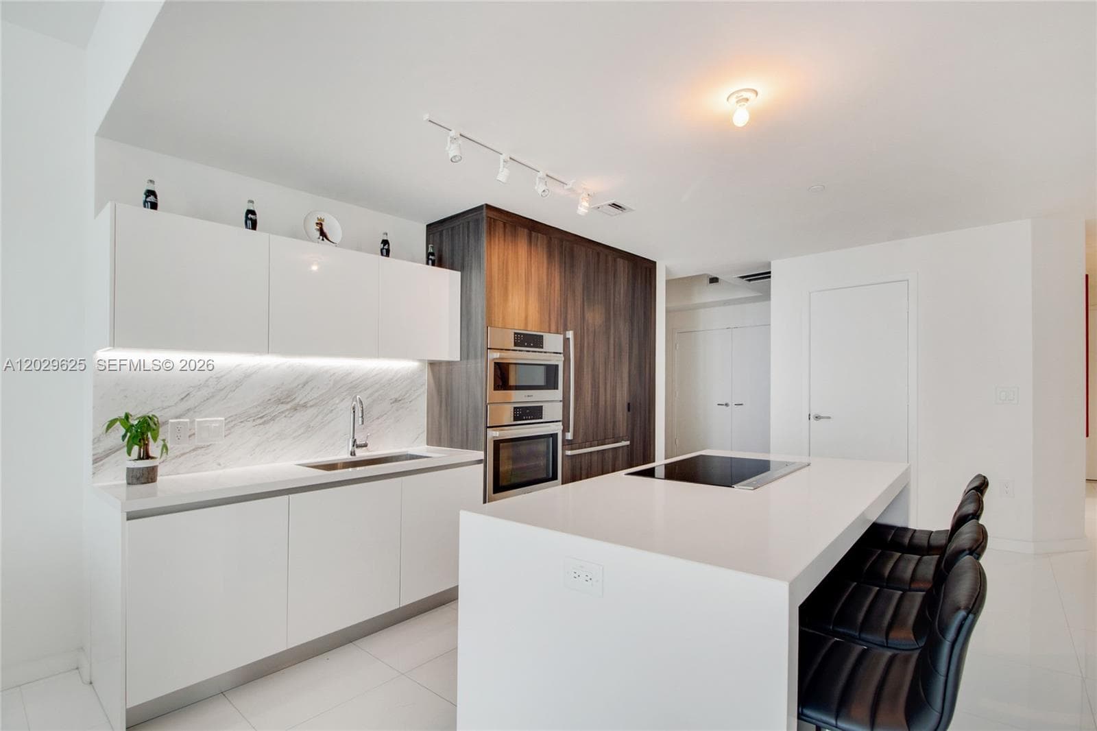 851 NE 1st Ave # 1705, Miami FL 33132 — 8