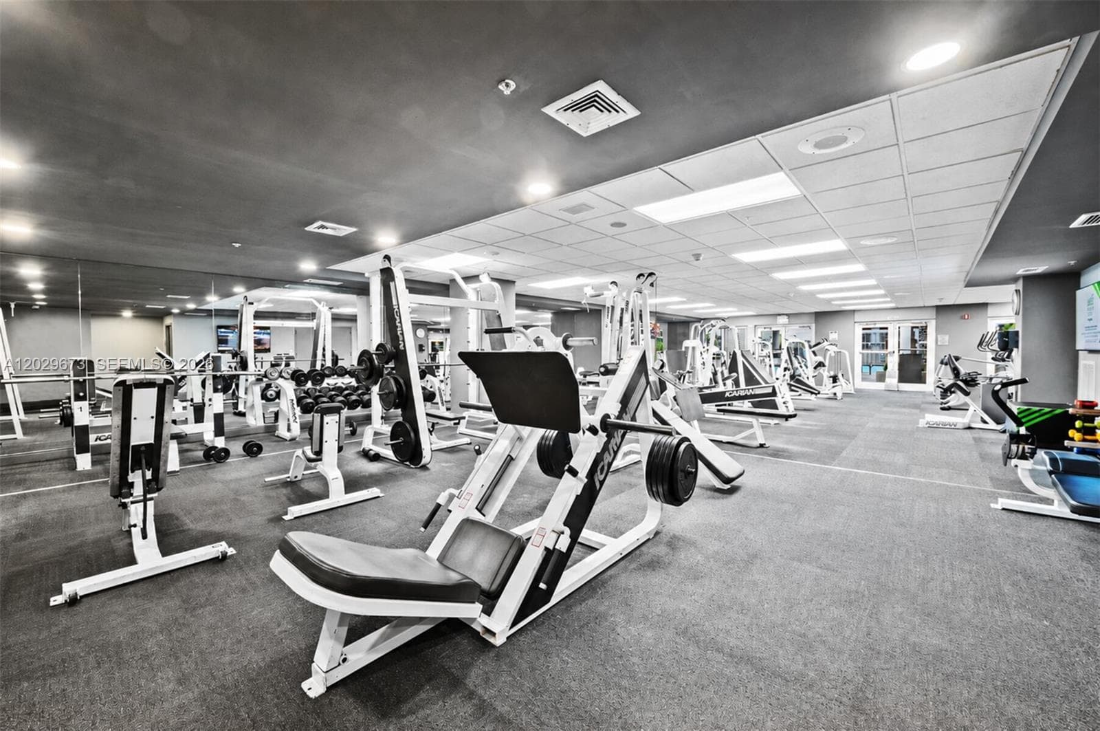 185 SE 14th Ter # 1410, Miami FL 33131 — 18