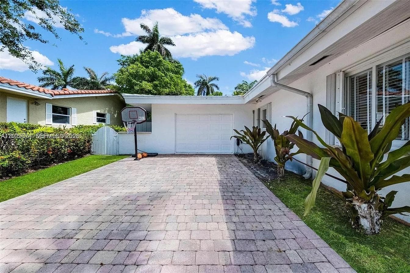 1255 NE 93rd St, Miami Shores FL 33138 — 97