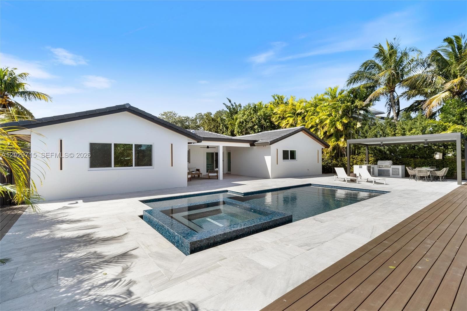 19721 NE 23rd Ave # 19721, Miami FL 33180 — 27