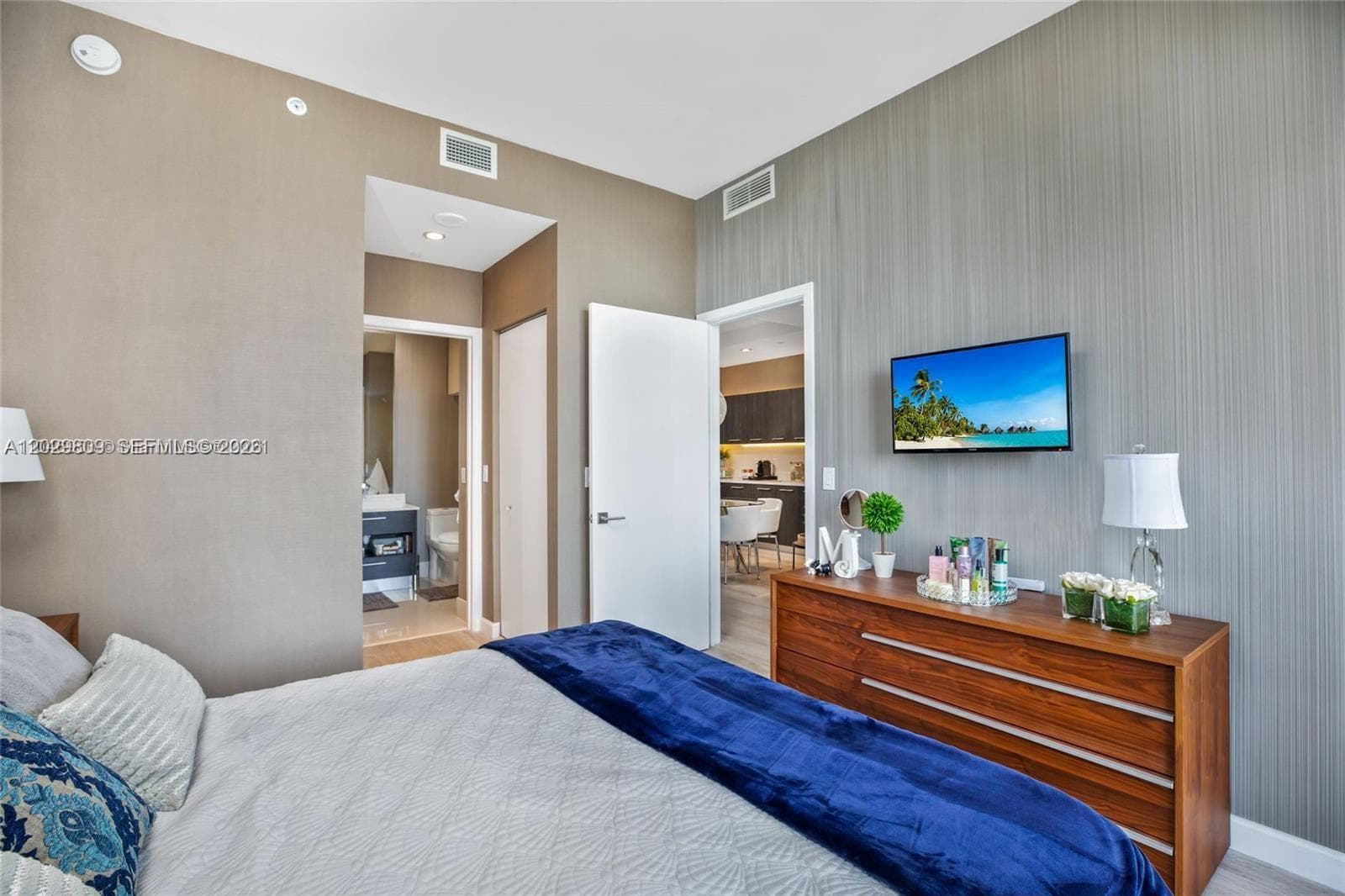 45 SW 9th St # 4204, Miami FL 33130 — 6