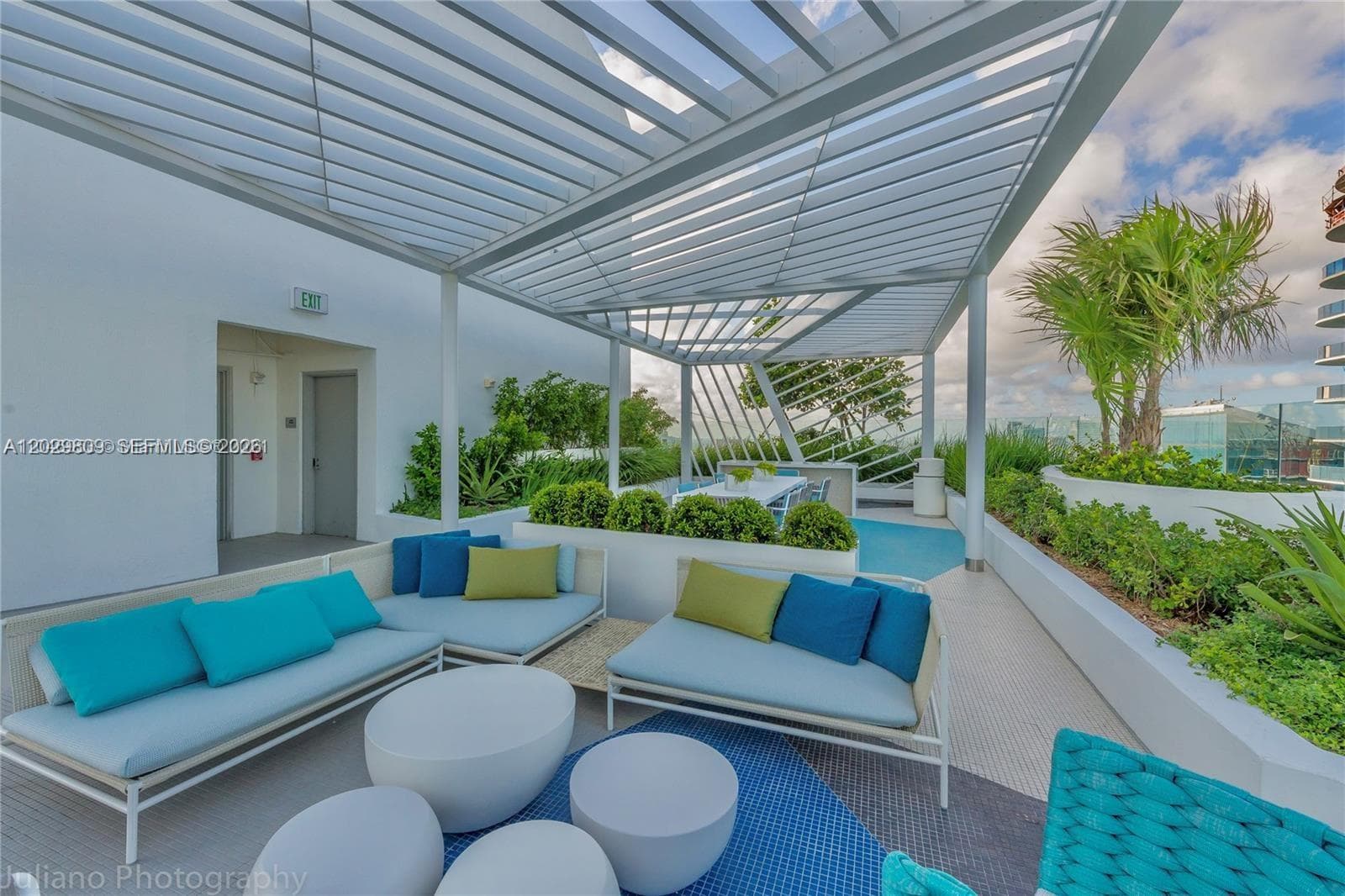 45 SW 9th St # 4204, Miami FL 33130 — 24