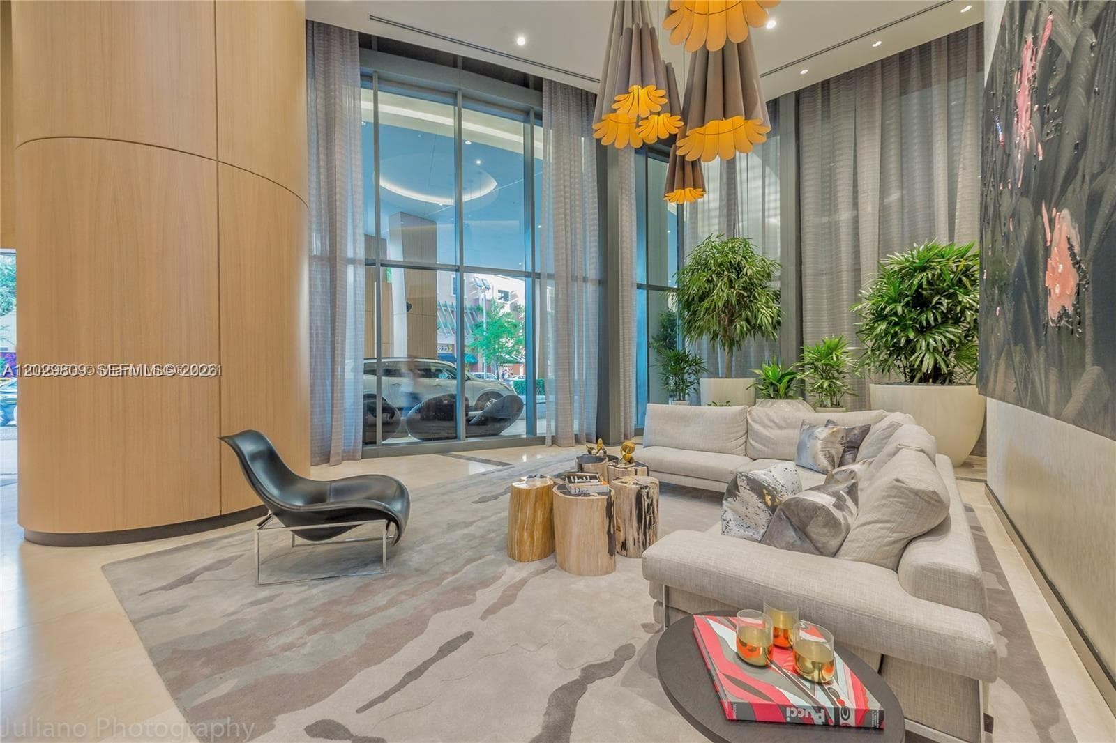45 SW 9th St # 4204, Miami FL 33130 — 33
