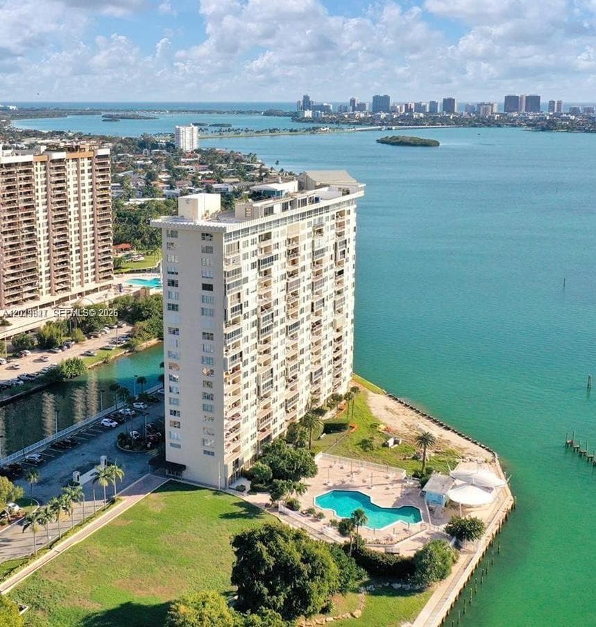 11111 Biscayne Blvd # 6H, Miami FL 33181 — 1