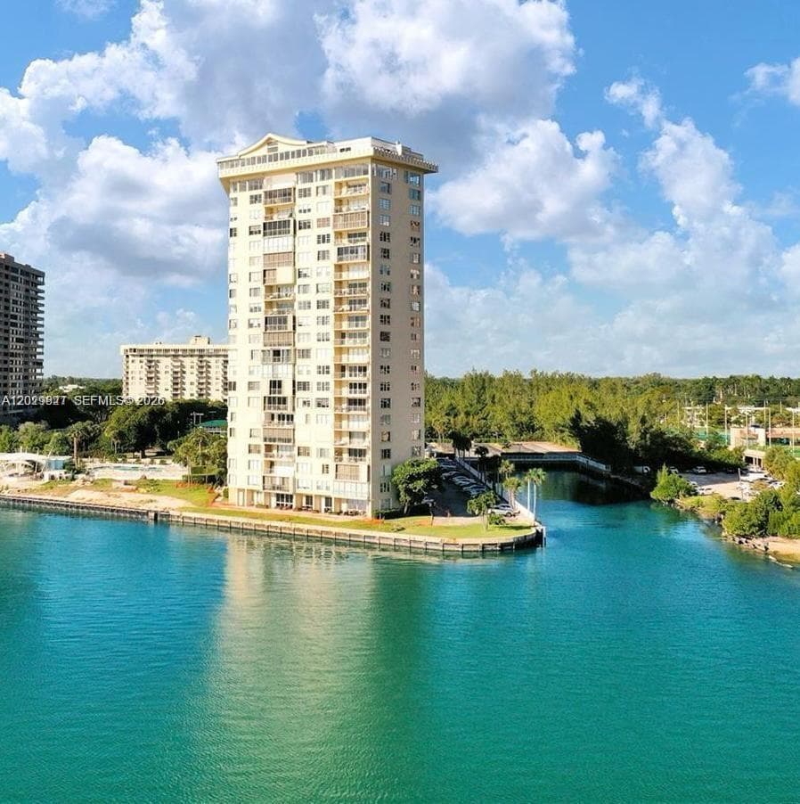 11111 Biscayne Blvd # 6H, Miami FL 33181 — 10