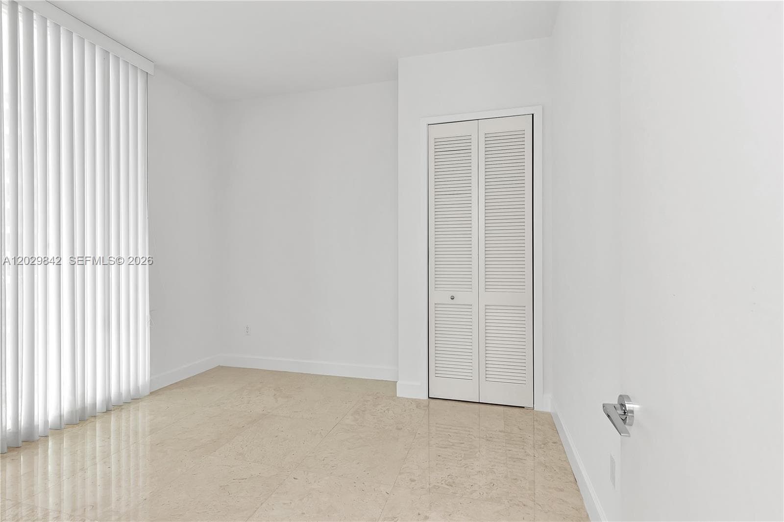 218 SE 14th St, Miami FL 33131 — 27