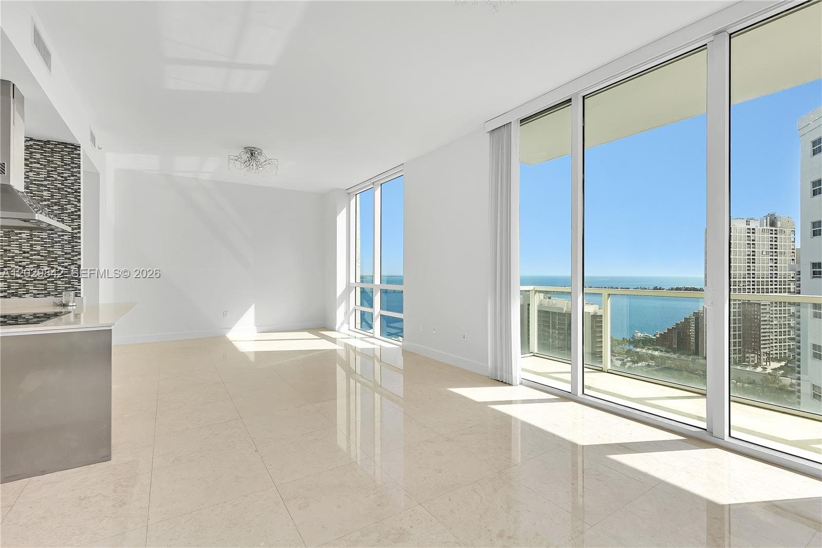218 SE 14th St, Miami FL 33131 — 25