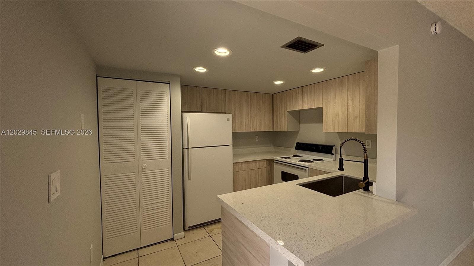 10303 NW 9th St Cir # 16, Miami FL 33172 — 6