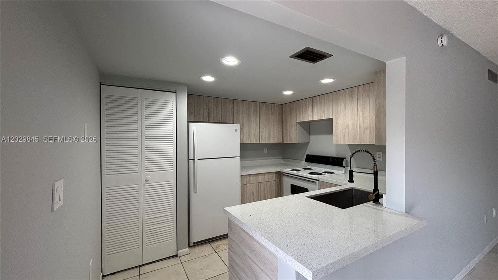 10303 NW 9th St Cir # 16, Miami FL 33172 — 7