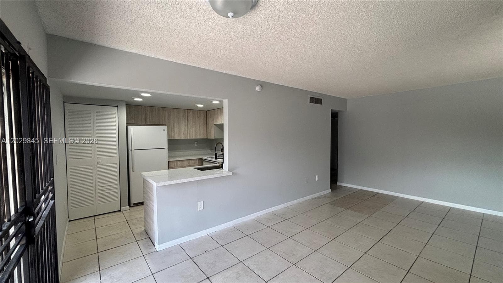 10303 NW 9th St Cir # 16, Miami FL 33172 — 10