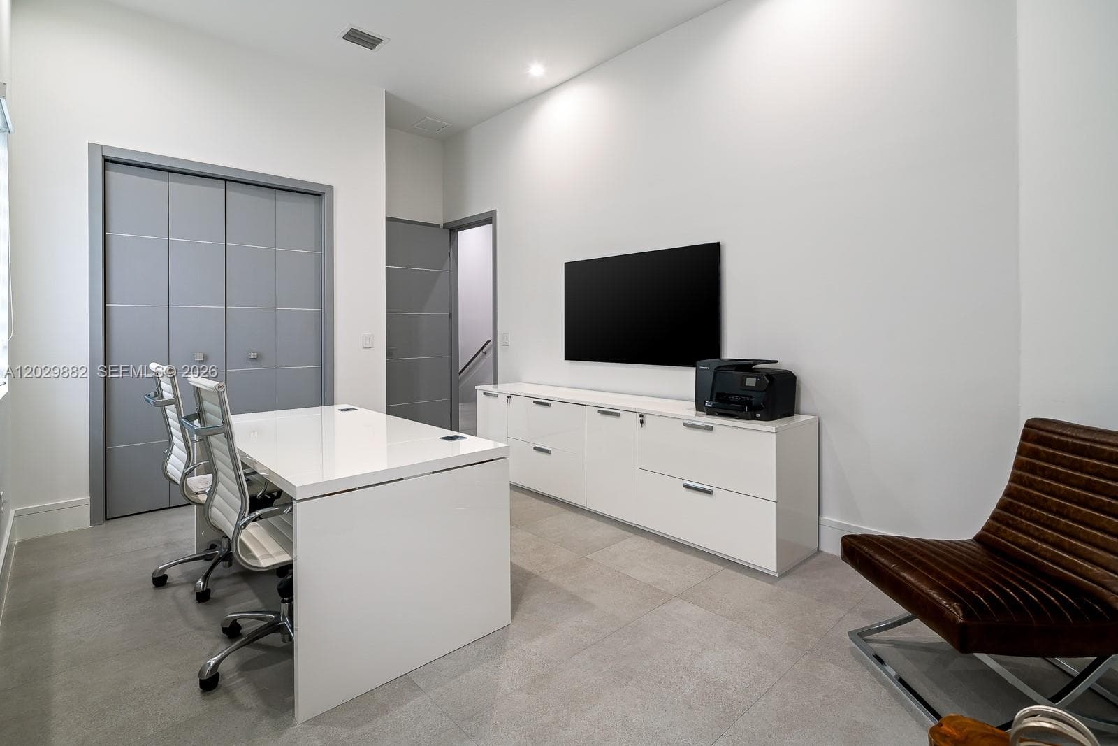 3073 Carter St, Miami FL 33133 — 16