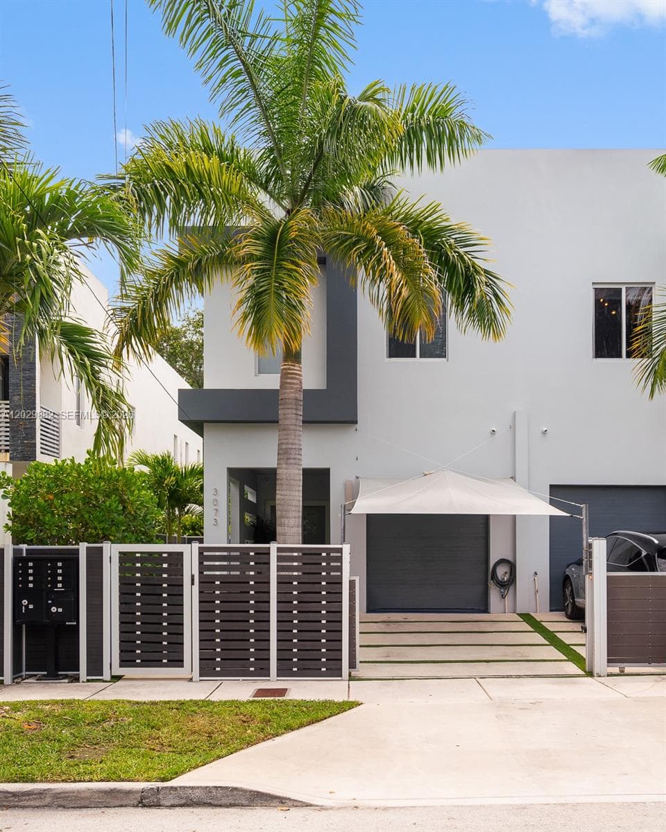 3073 Carter St, Miami FL 33133 — 1