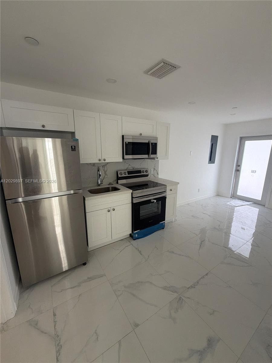 729 SW 3rd St # 4, Miami FL 33130 — 2