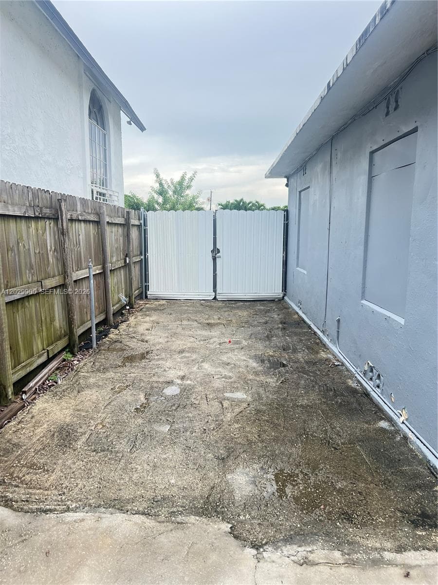 1401 E 8th Ave, Hialeah FL 33010 — 17