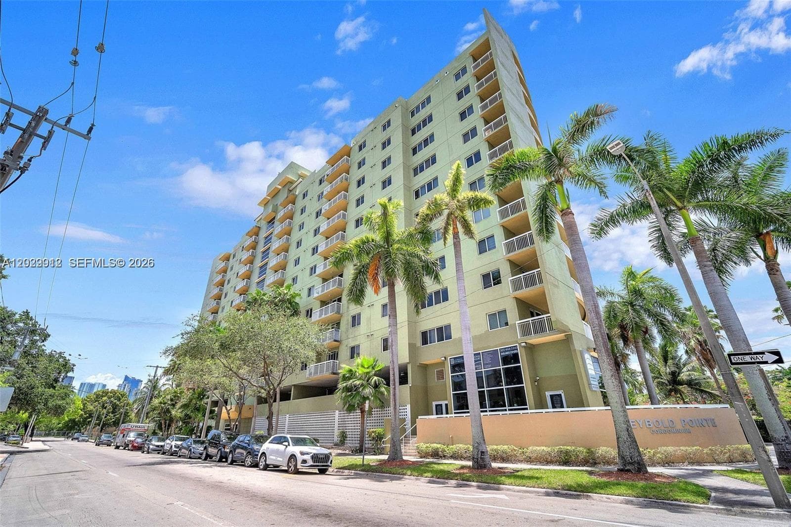 816 NW 11th St # 801, Miami FL 33136 — 33