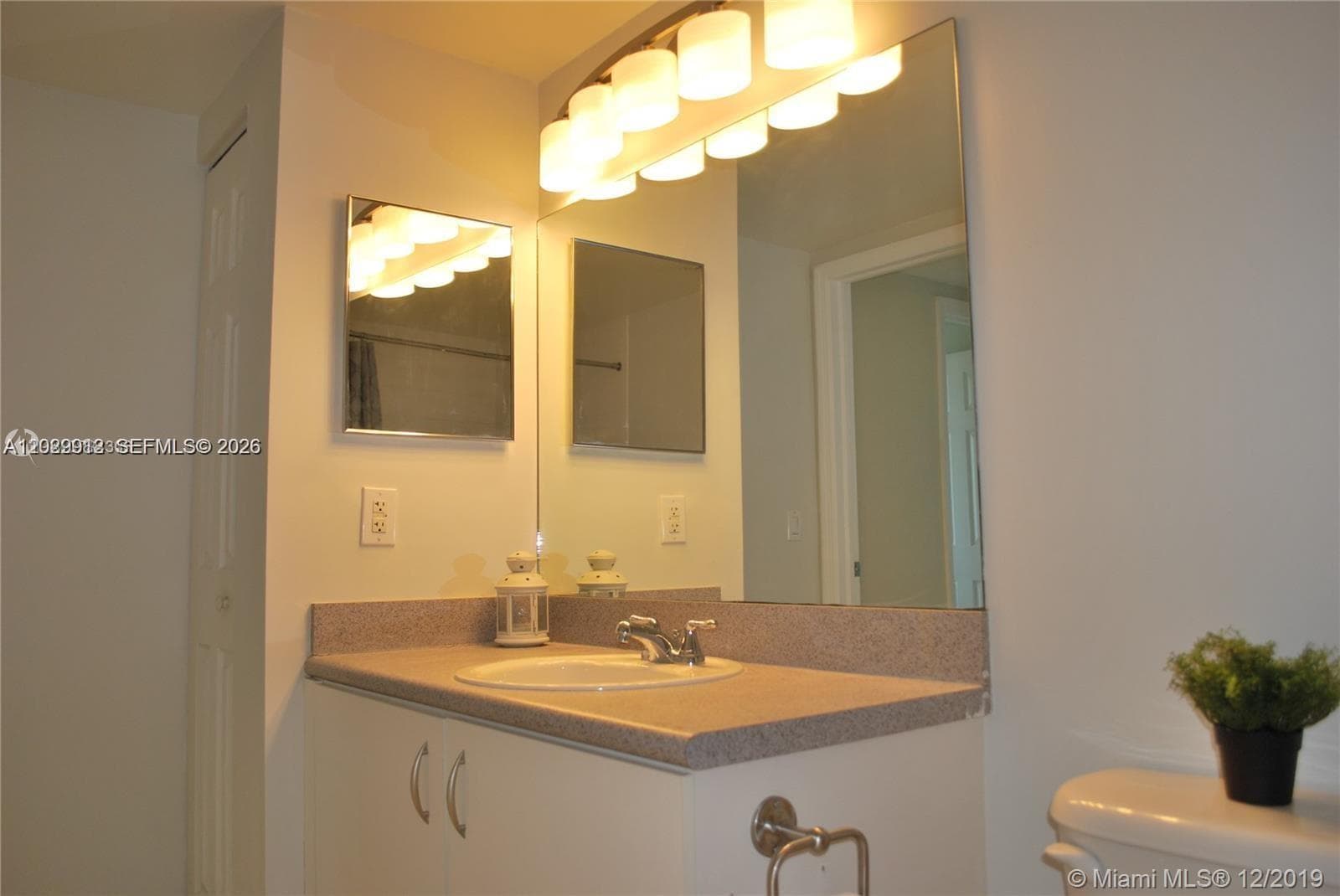 816 NW 11th St # 801, Miami FL 33136 — 18