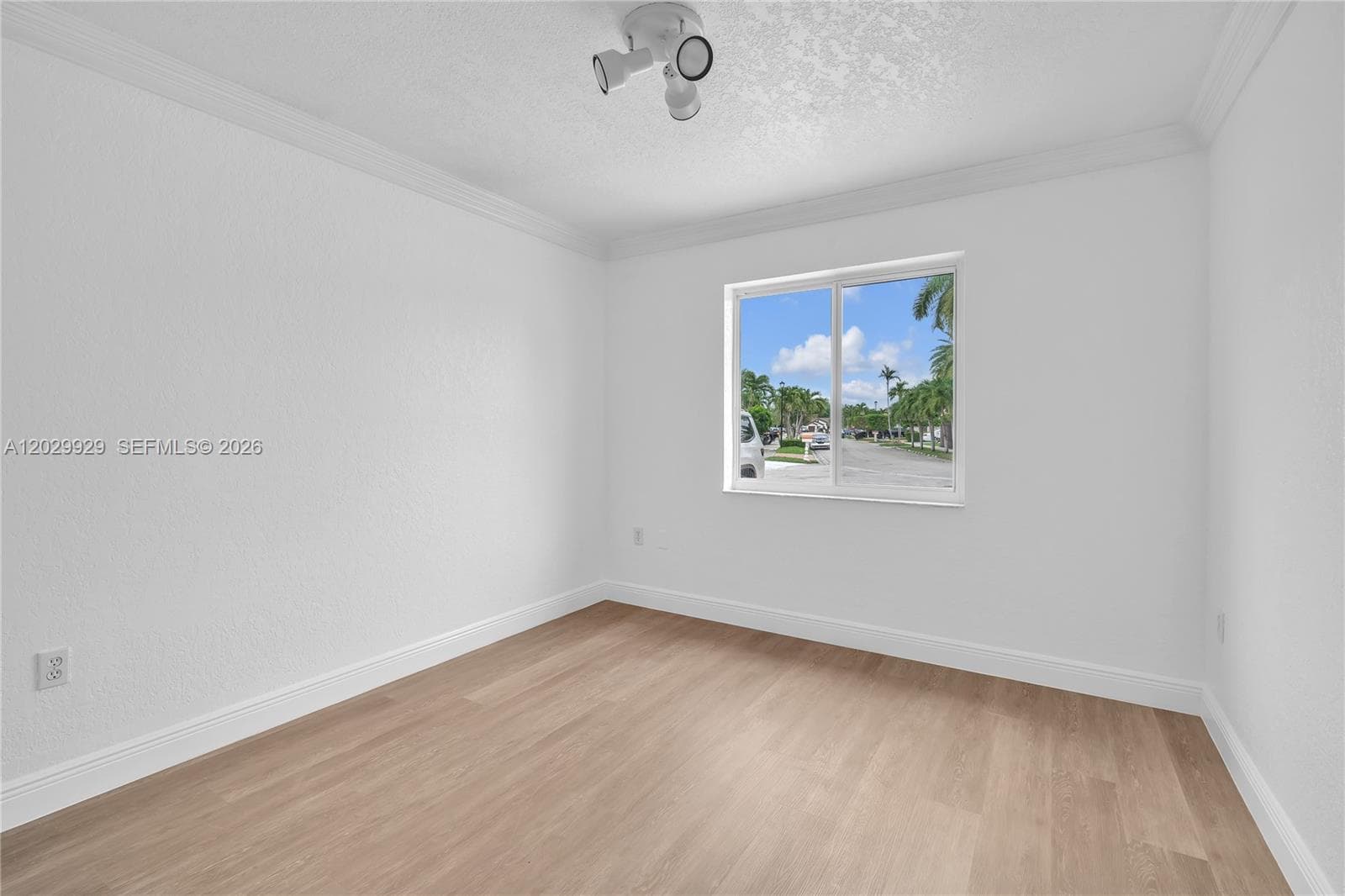 15715 SW 76th Ter, Miami FL 33193 — 20