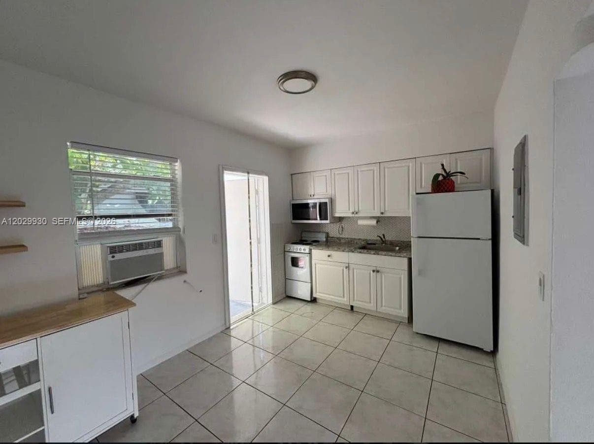 424 NE 64th St # 2, Miami FL 33138 — 3