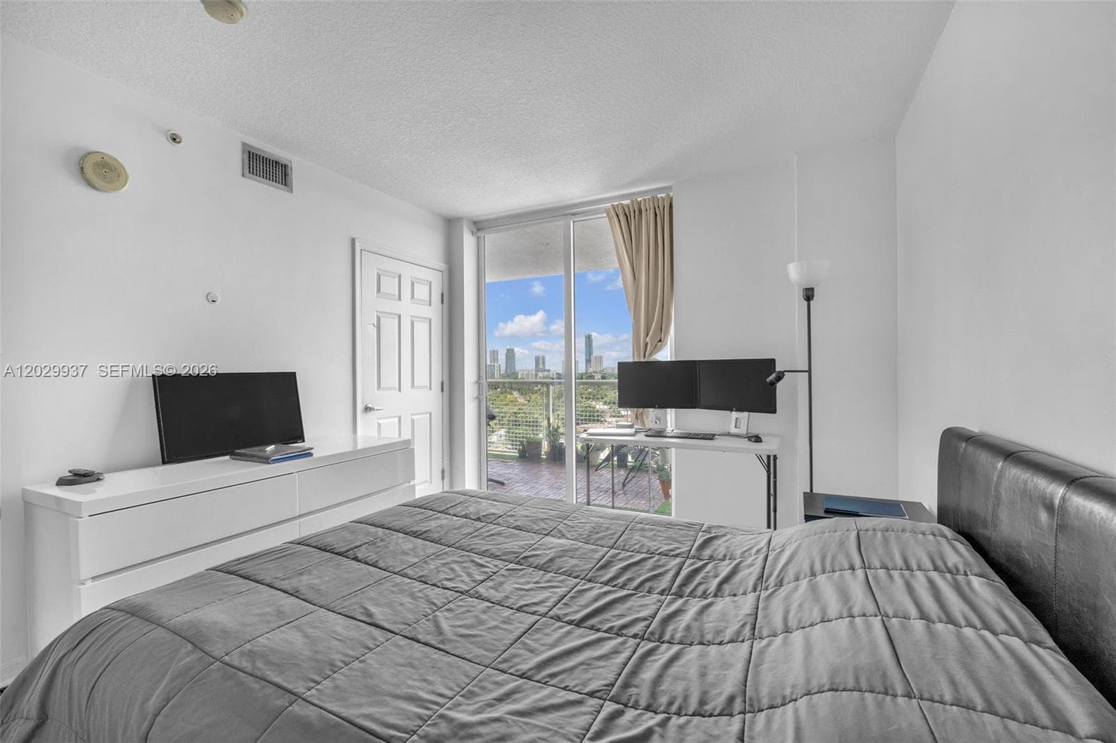 900 SW 8th St # 1103, Miami FL 33130 — 9