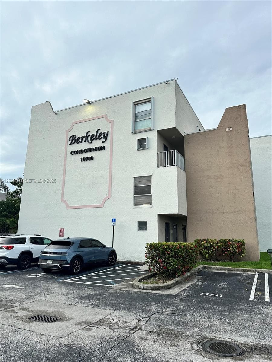 10900 SW 104th St # 107, Miami FL 33176 — 1