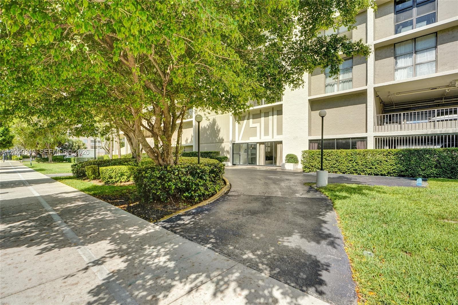 17500 N Bay Rd # S403, Sunny Isles Beach FL 33160 — 39
