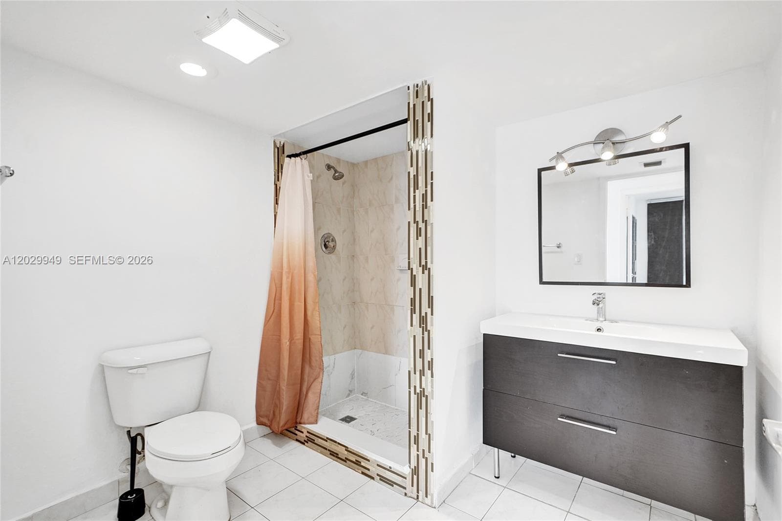 17500 N Bay Rd # S403, Sunny Isles Beach FL 33160 — 25