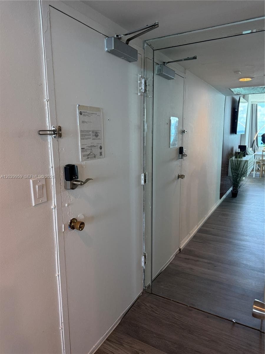 5445 Collins Ave # 1701, Miami Beach FL 33140 — 17