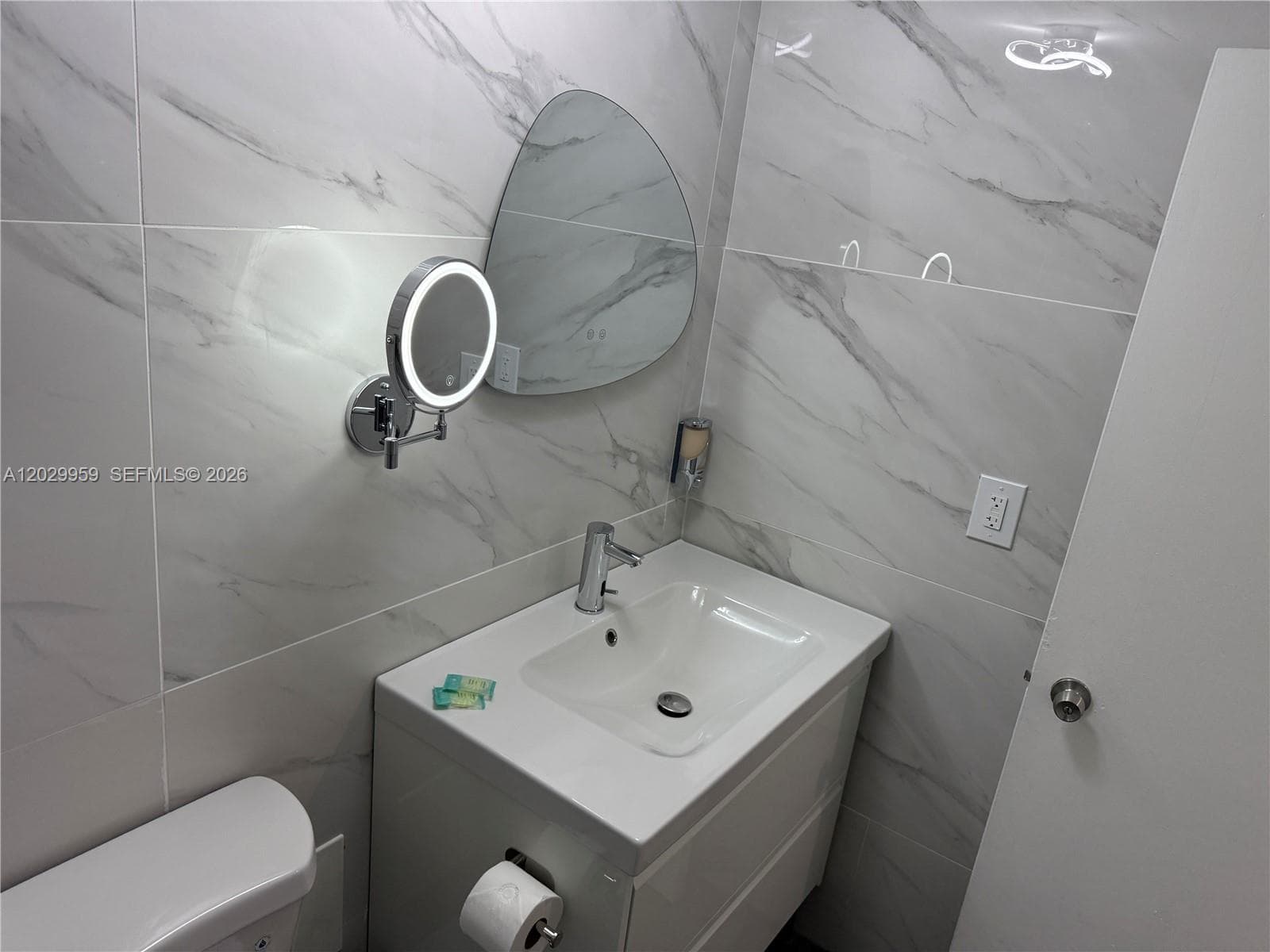 5445 Collins Ave # 1701, Miami Beach FL 33140 — 8