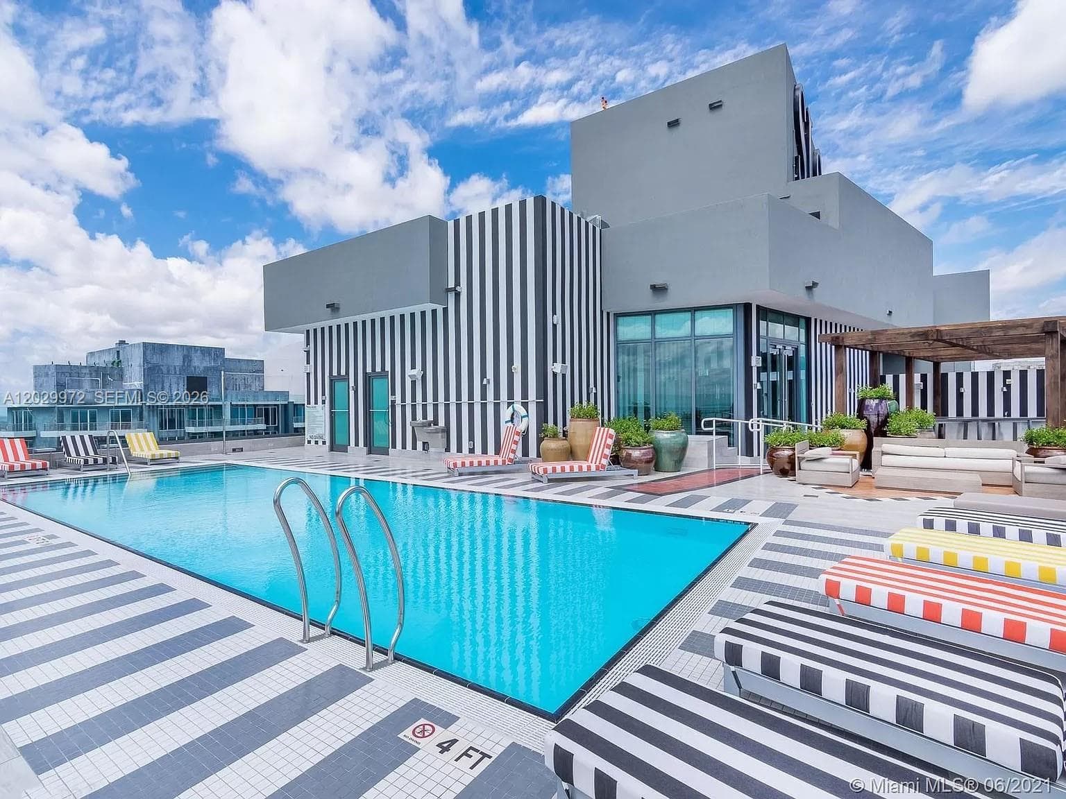 1300 S Miami Ave # 2209, Miami FL 33130 — 37