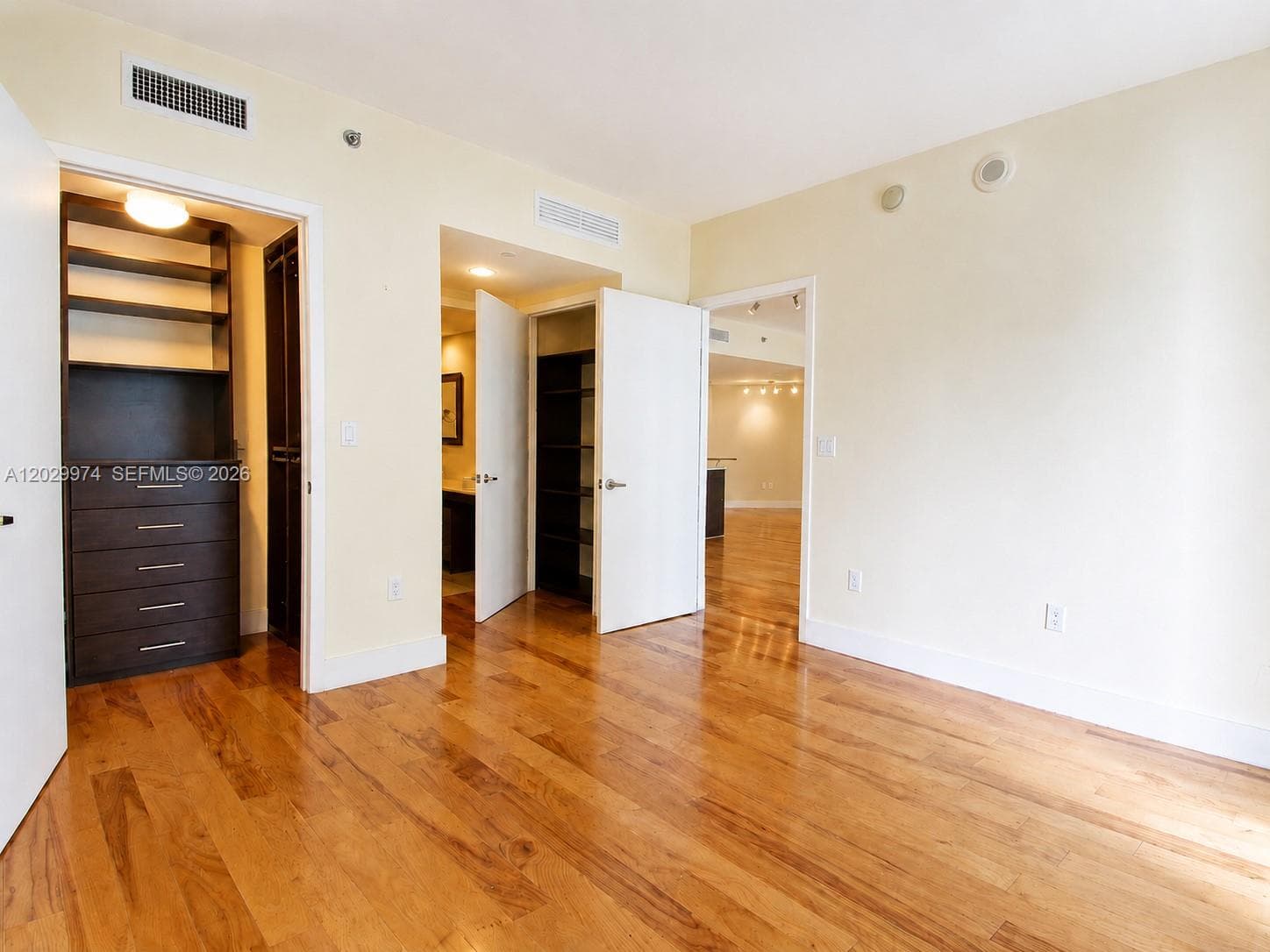 475 Brickell Ave # 2909, Miami FL 33131 — 17