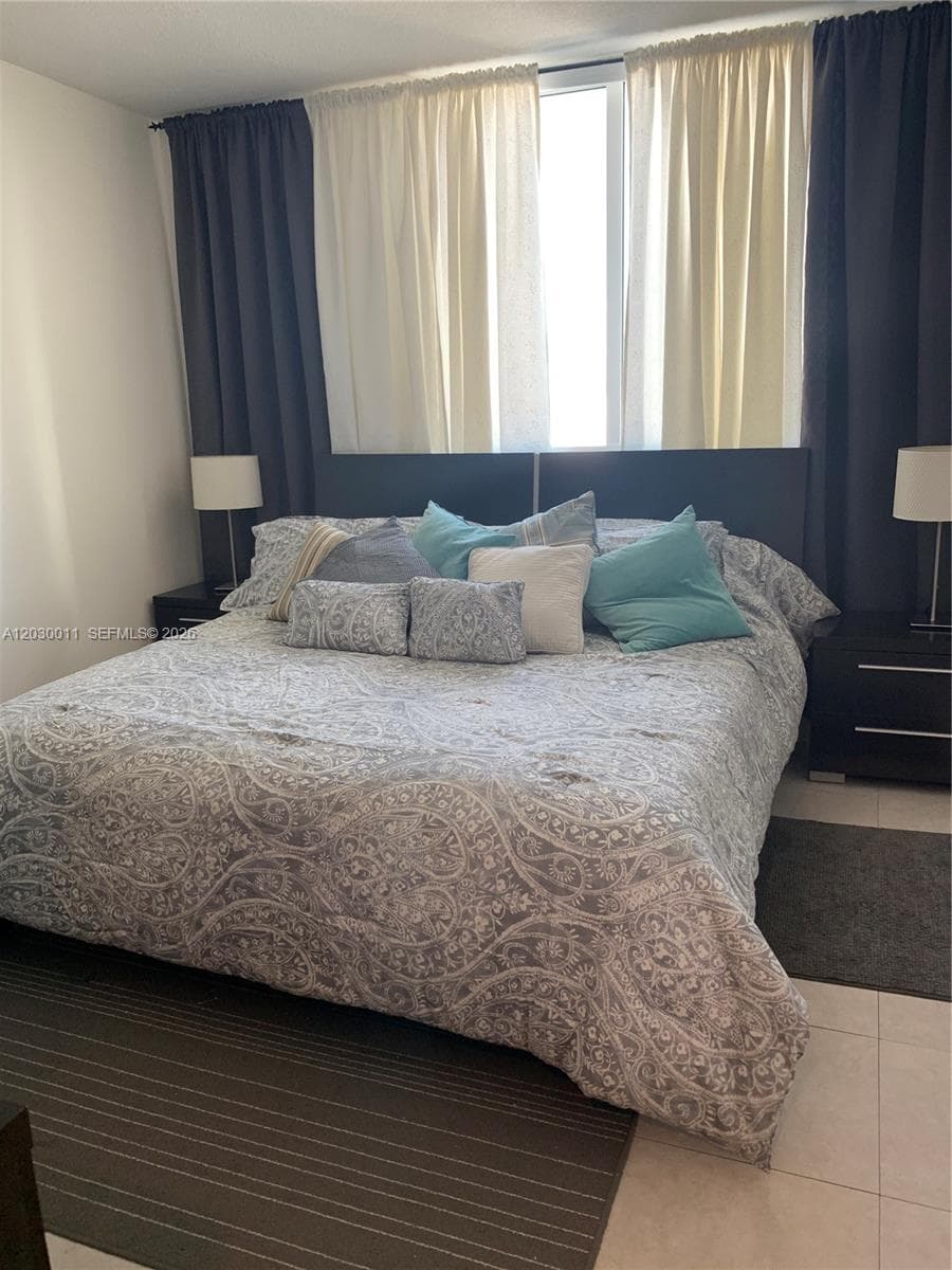 275 NE 18th # 1709, Miami FL 33132 — 20