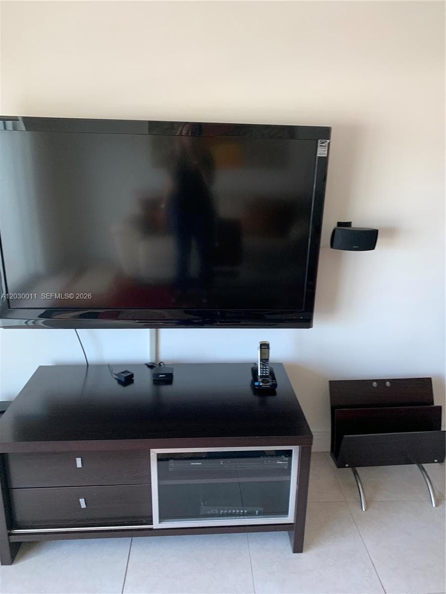 275 NE 18th # 1709, Miami FL 33132 — 24