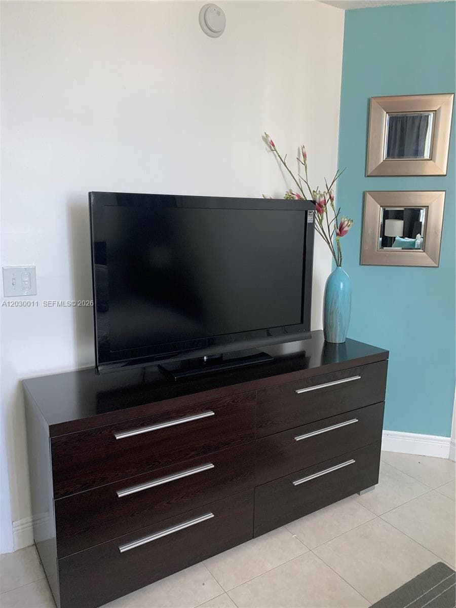275 NE 18th # 1709, Miami FL 33132 — 30