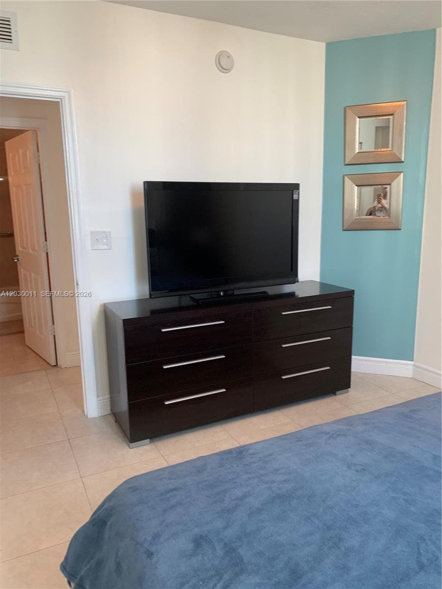 275 NE 18th # 1709, Miami FL 33132 — 11