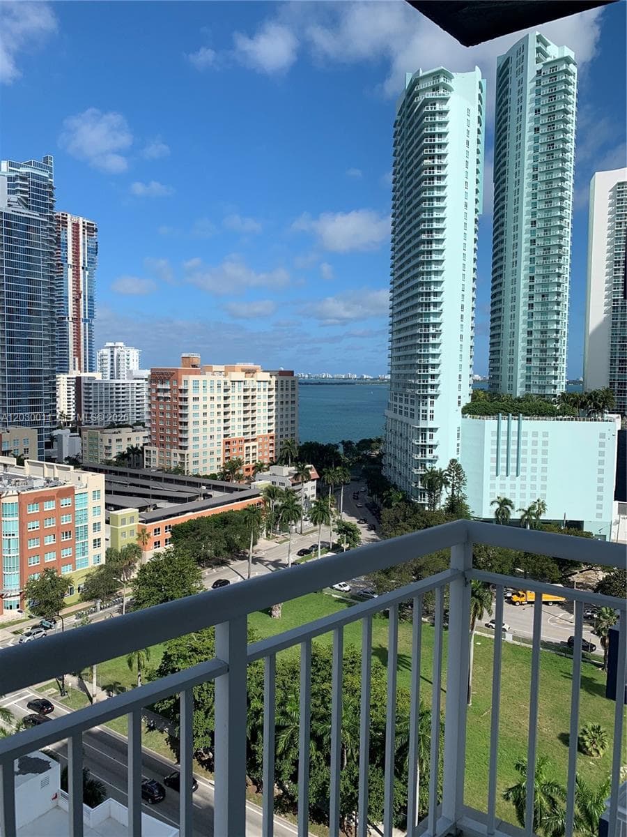 275 NE 18th # 1709, Miami FL 33132 — 4