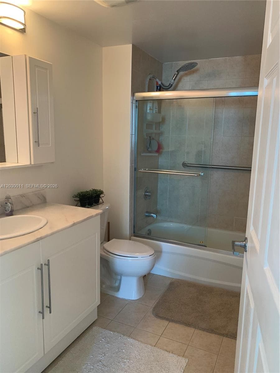 275 NE 18th # 1709, Miami FL 33132 — 25