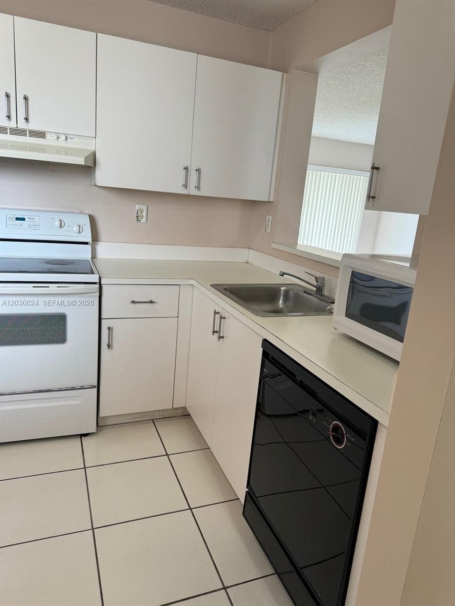 Villa Real Condo No 4, Miami, FL — 3