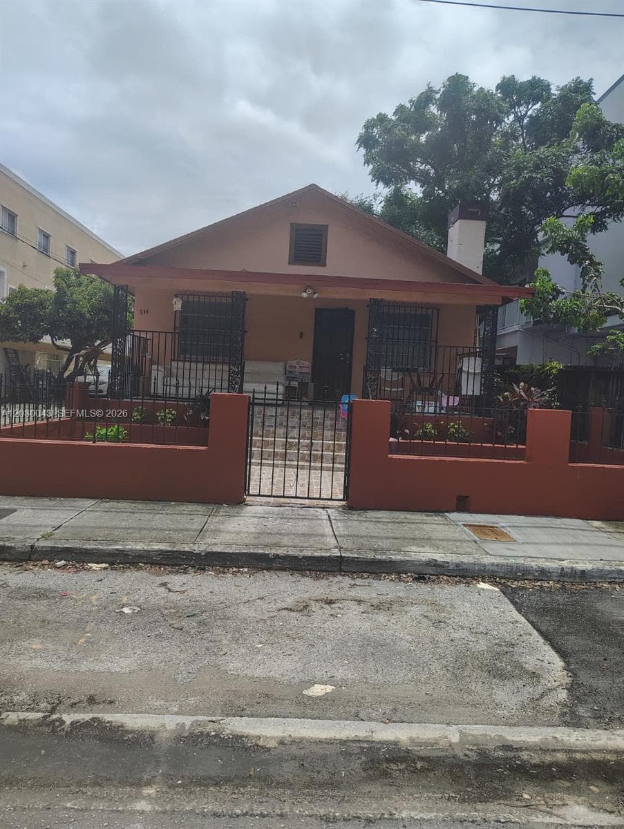934 SW 3rd St, Miami FL 33130 — 17
