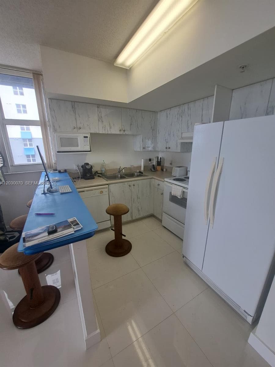 5085 NW 7th St # 602, Miami FL 33126 — 5