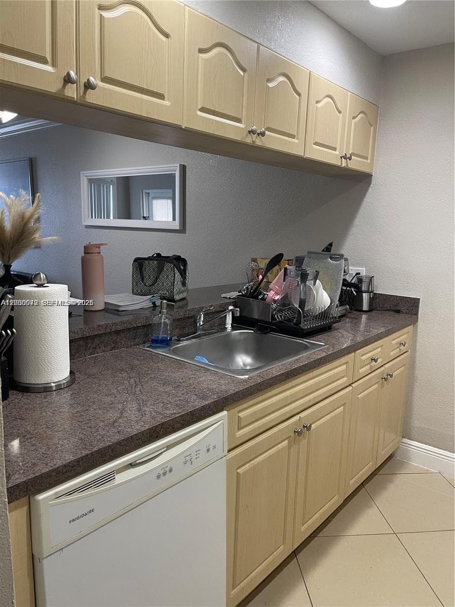 8100 Geneva Ct # 446, Doral FL 33166 — 1