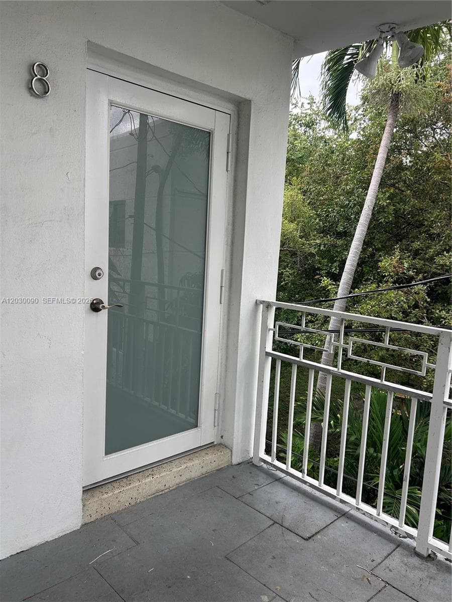 415 76th St # 8, Miami Beach FL 33141 — 2