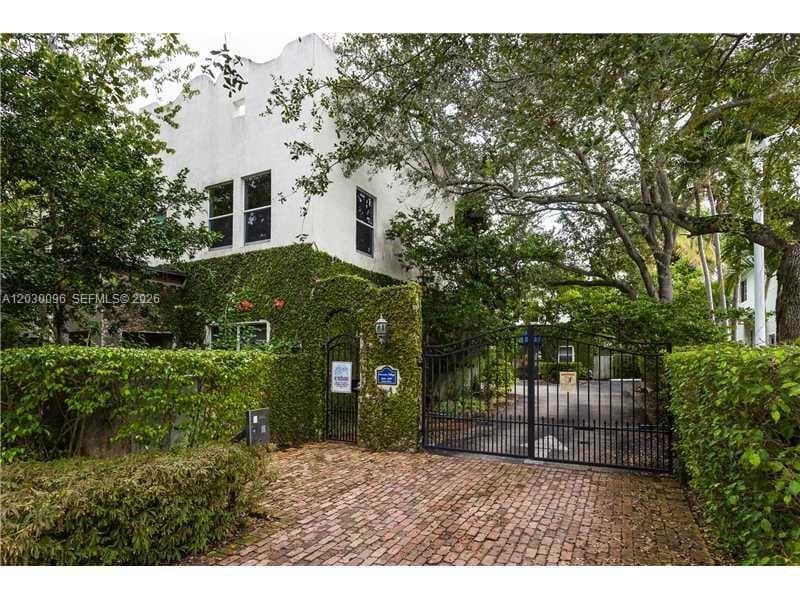 3051 Center St # 9, Miami FL 33133 — 1