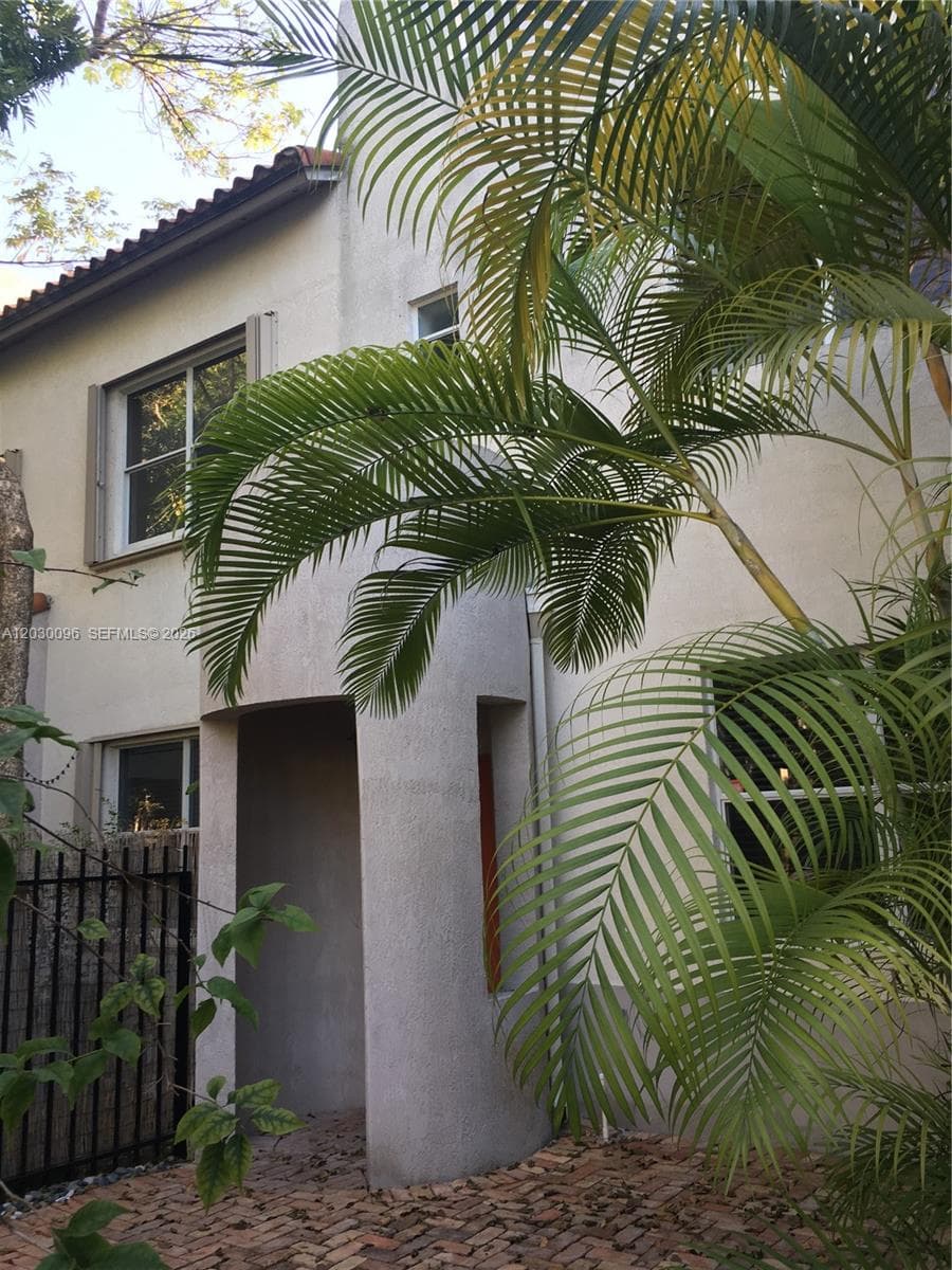 3051 Center St # 9, Miami FL 33133 — 5
