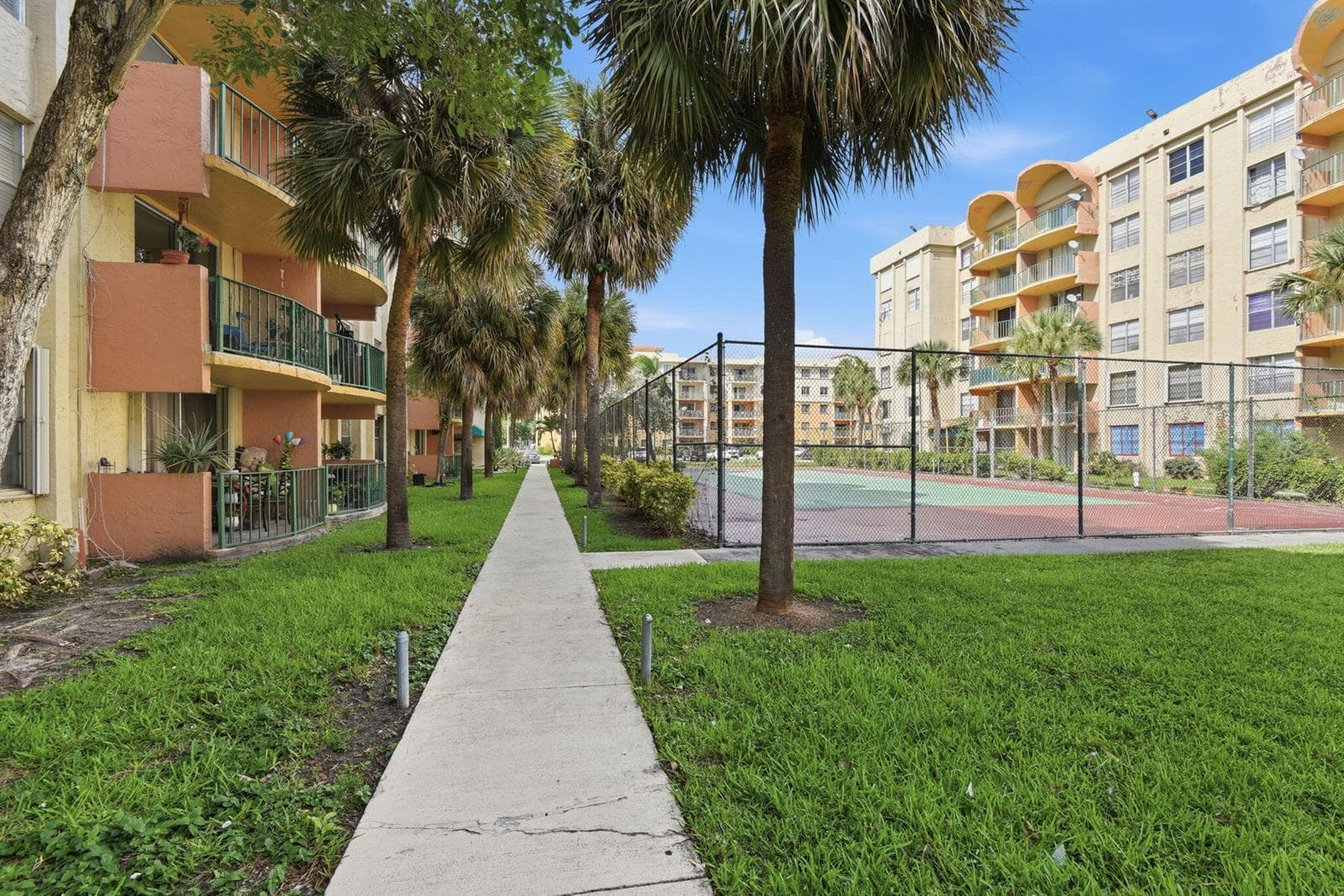 9360 Fontainebleau Boulevard Apt 310, Miami FL 33172 — 2
