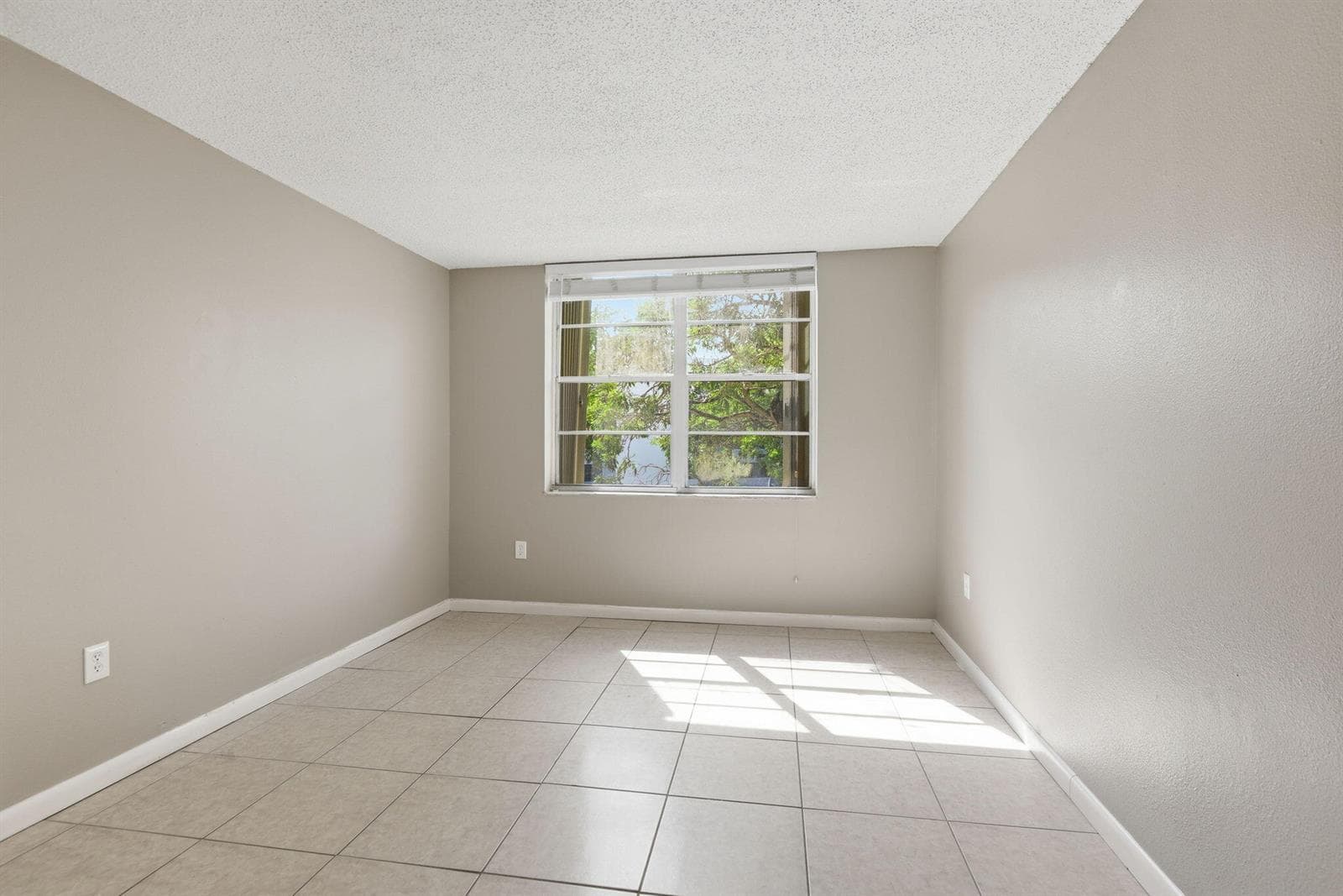 9360 Fontainebleau Boulevard Apt 310, Miami FL 33172 — 7